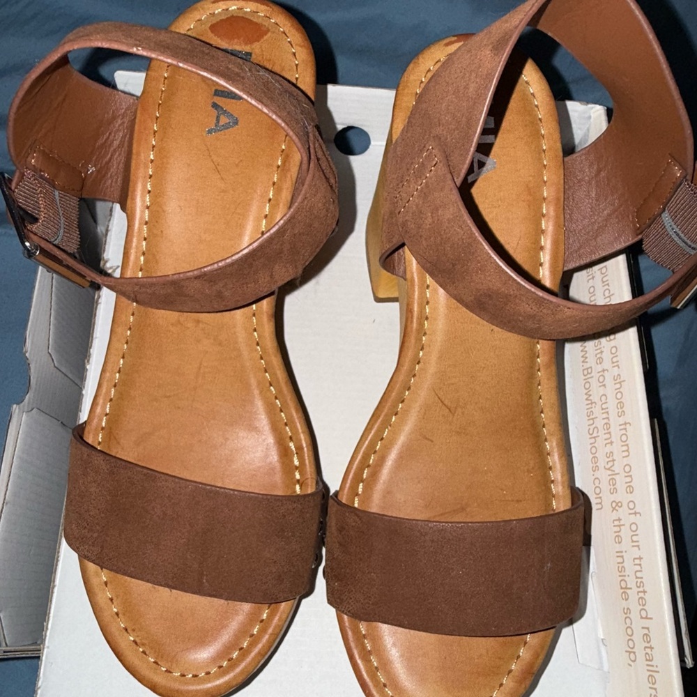 MIA 8.5 - Brown Strappy Block Heel Sandals